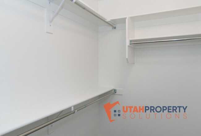 Building Photo - 982 W 380 S