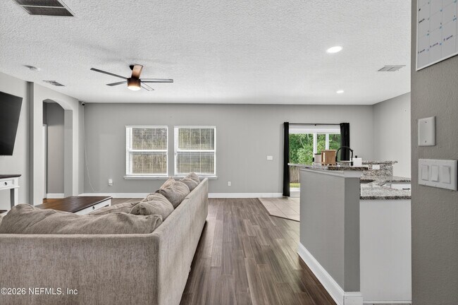 Building Photo - 2038 Creekmont Dr