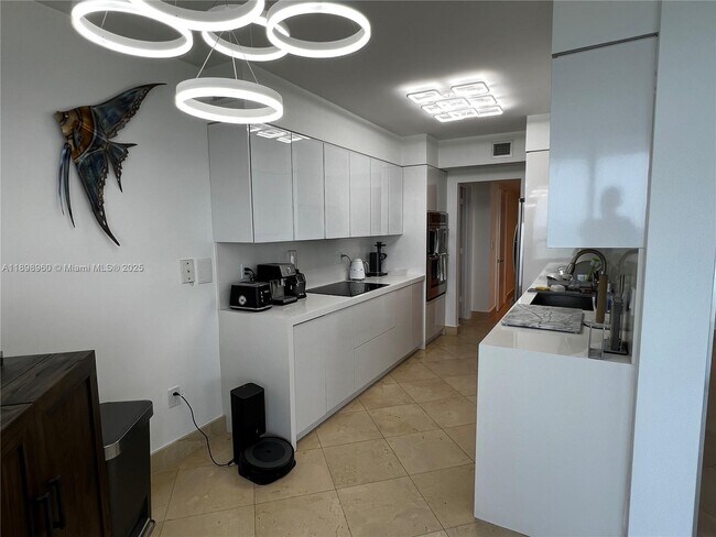 Building Photo - 18671 Collins Ave