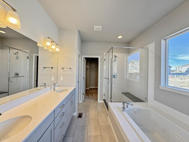 Building Photo - 8633 Noreen Falls Dr