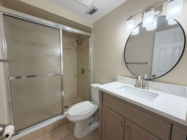 Building Photo - Spacious 2/2 with home with fenced yard in great Port Richey location.