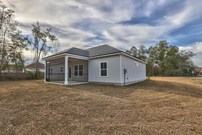 Building Photo - 43 Sarlan Garden Dr