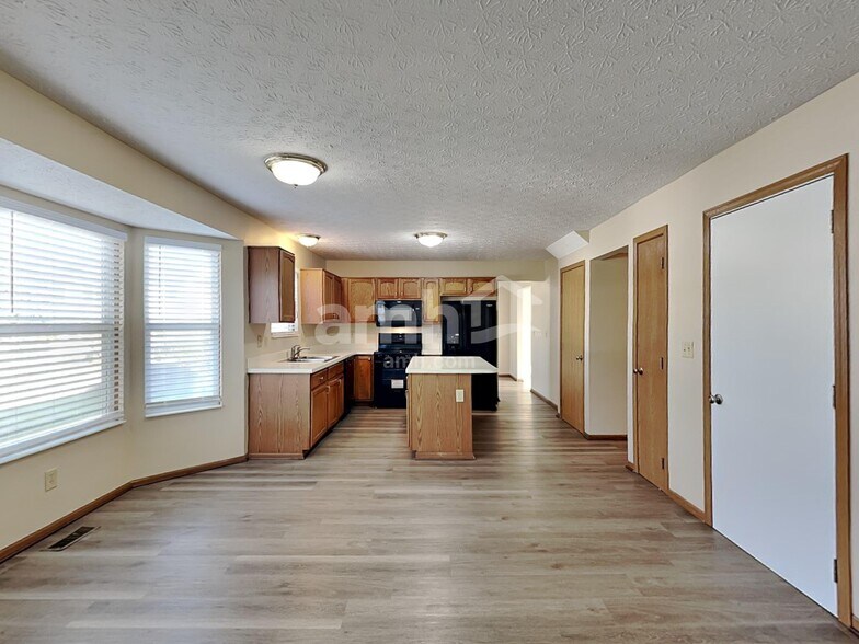 Building Photo - 8558 Rodebaugh Rd