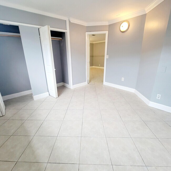 Building Photo - 2021 NW 64th Ave