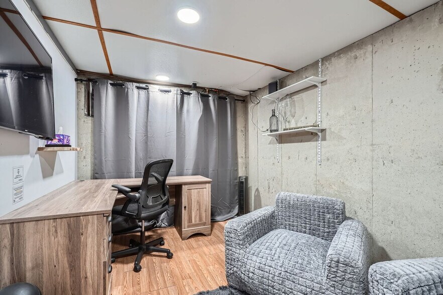 Building Photo - 10968 Jay St