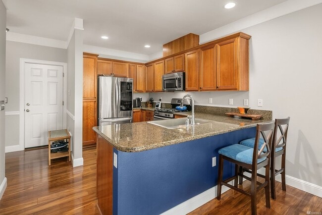 Building Photo - Renton/Talbot area Townhome in gated community!  3 bedroom 3.5 bathroom. Available NOW!!