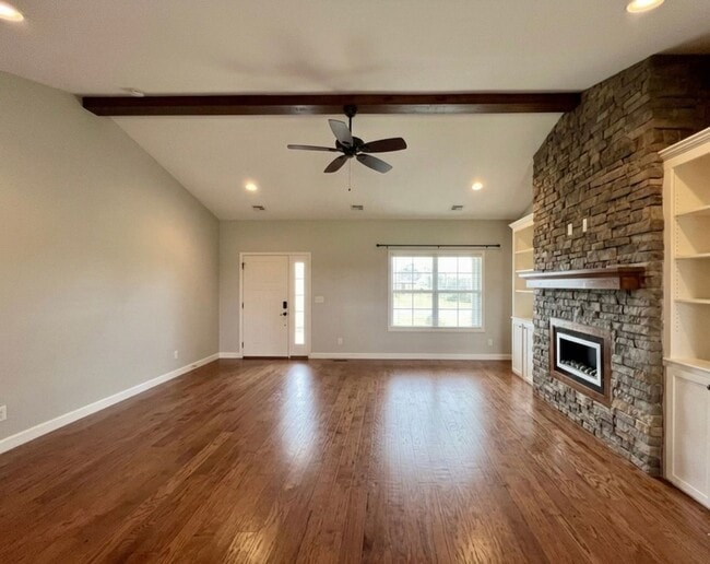 Building Photo - Executive Style Home in Grand Mere