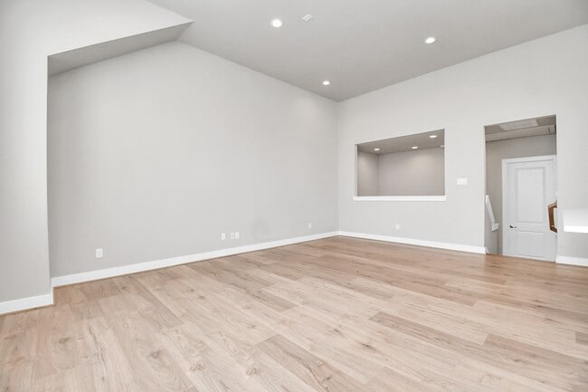 Building Photo - 1105 Olivier Ln