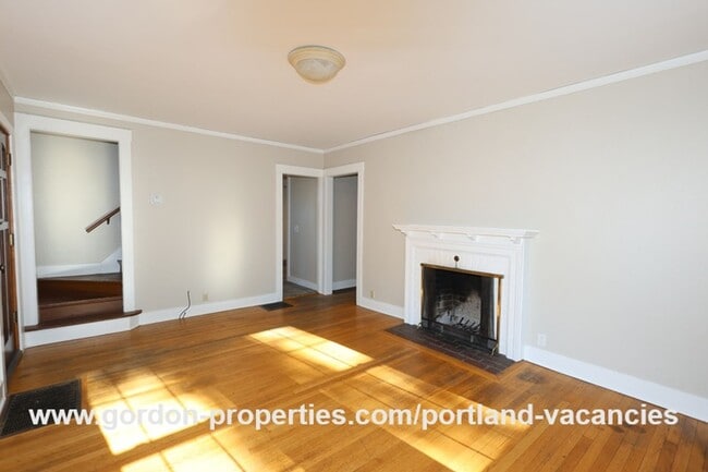 Building Photo - MOVE IN SPECIAL: SE Cesar E Chavez Blvd - ...