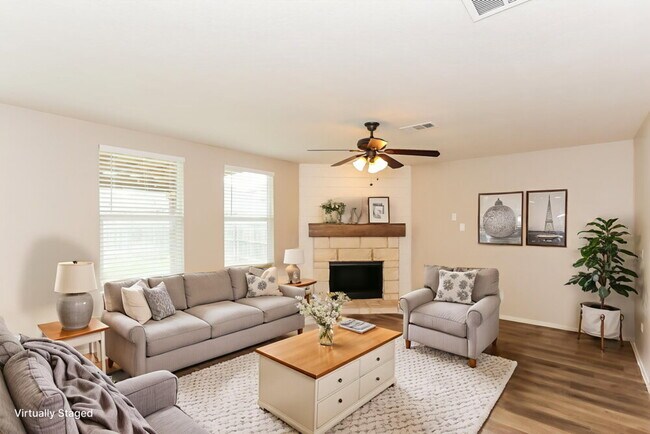 Building Photo - 413 Emerald Creek Dr