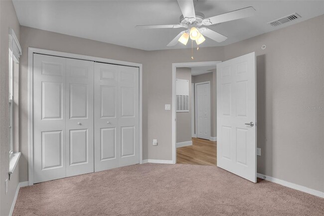 Building Photo - 5467 Vineland Rd
