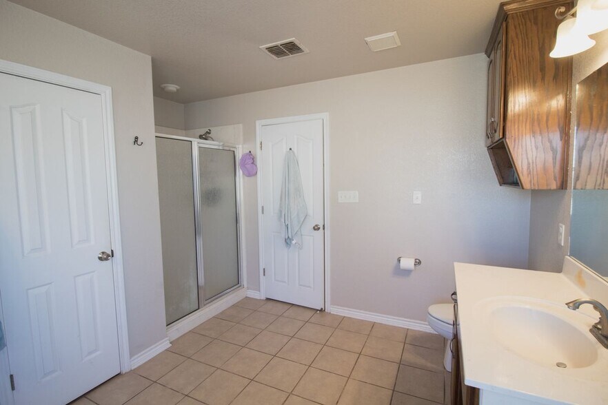 Building Photo - 714 Tundra Dr