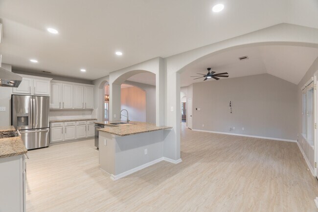 Building Photo - 24314 Hill Creek Falls