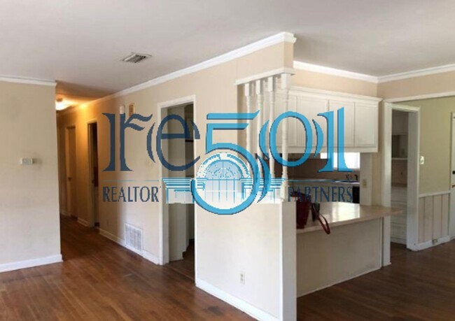 Building Photo - Lovely Home Near UALR