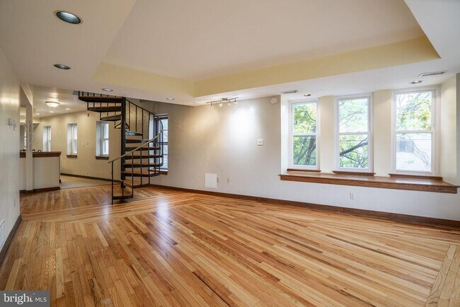 Building Photo - 322 Poplar St