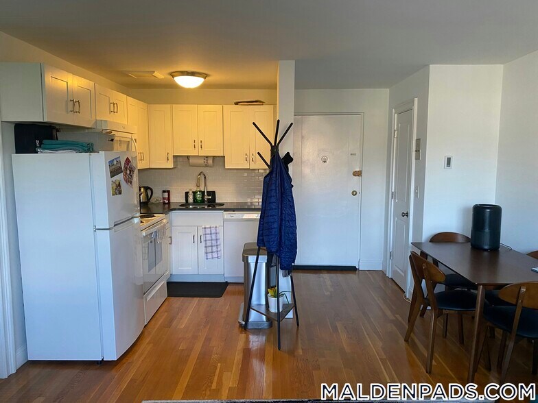 Building Photo - 134 Summer St