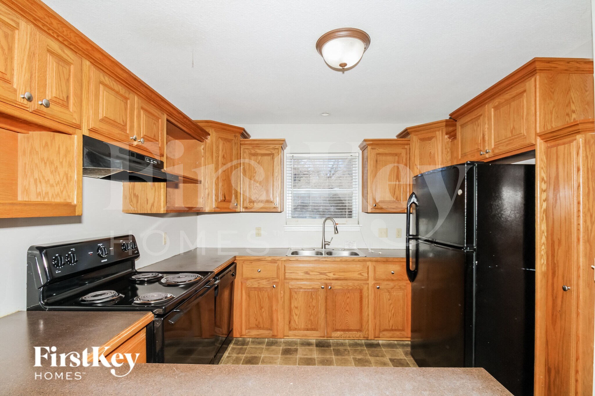 Building Photo - 410 N Titus Ave