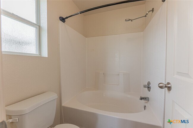 Building Photo - 2406 Waterfall Dr