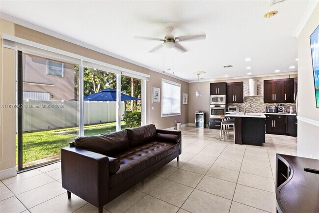 Building Photo - 15816 SW 48th Manor