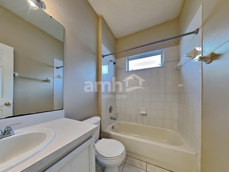 Building Photo - 451 Sand Ridge Dr