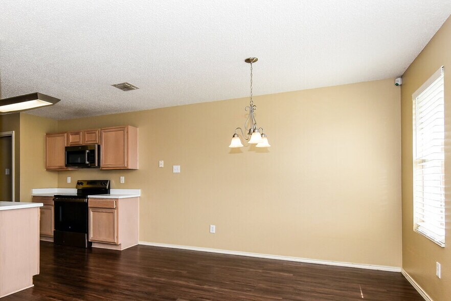 Building Photo - 2519 Eastwood Dr