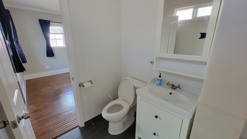 Building Photo - 1243 N Alexandria Ave