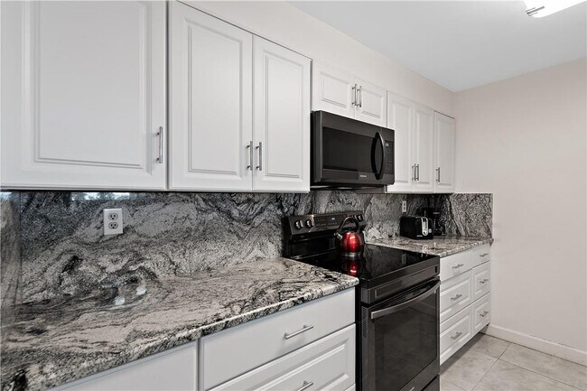 Building Photo - 95 N Birch Rd