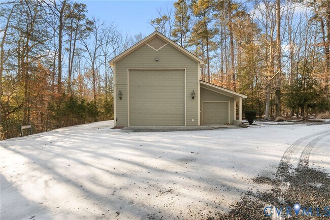 Building Photo - 3535 Meadow Rd