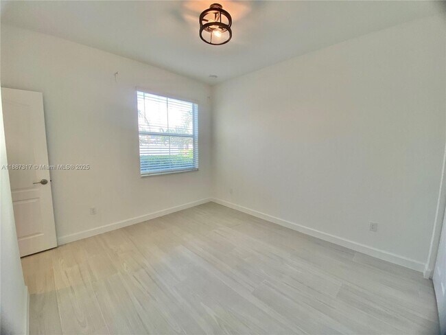 Building Photo - 7879 NW Greenbank Cir