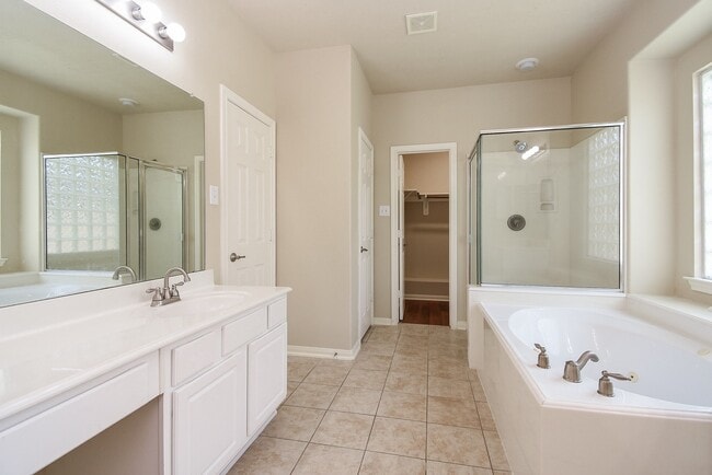 Building Photo - 15007 Grape Orchard Ct