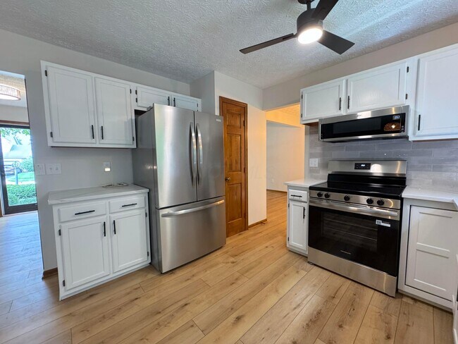 Building Photo - 564 Glenside Ln