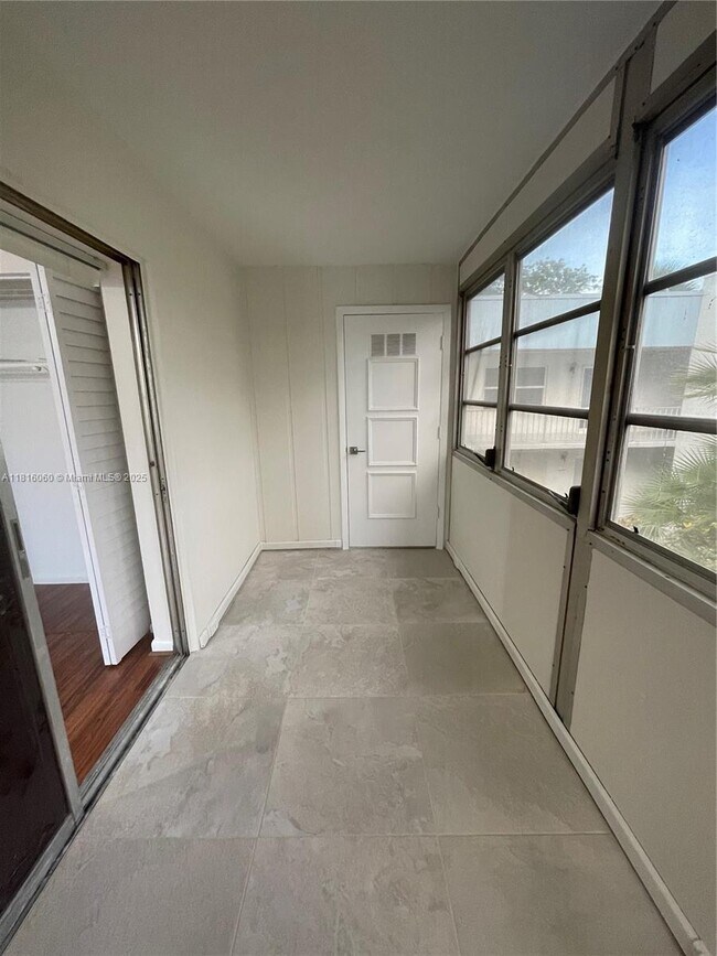 Building Photo - 413 Saxony Way
