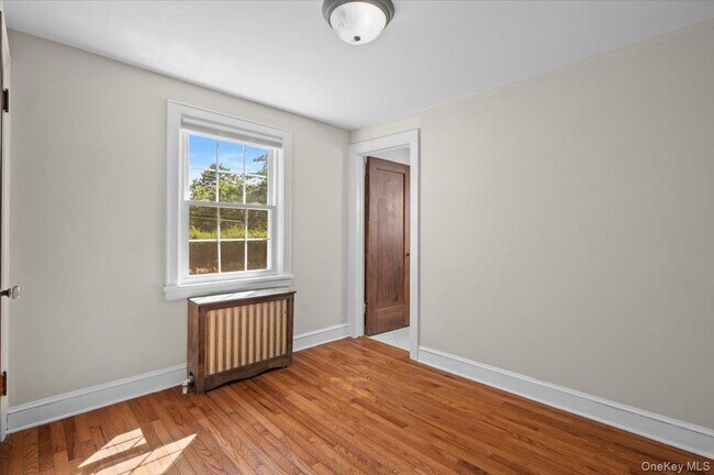 Building Photo - 98 Rose Hl Ave