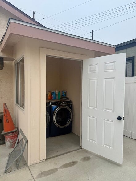 Building Photo - 6006 S Wilton Pl