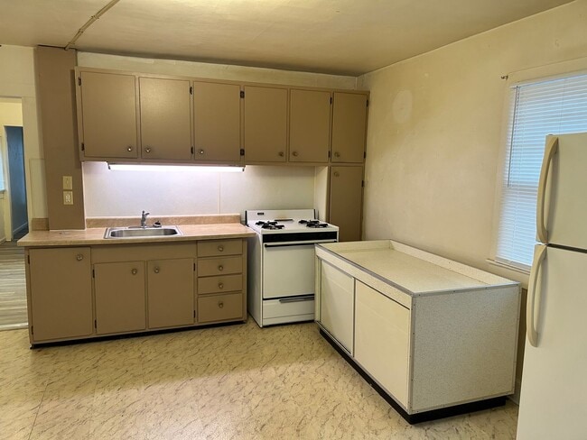 Building Photo - One bedroom apartment