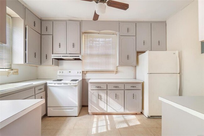 Building Photo - 2308 Cherokee Dr