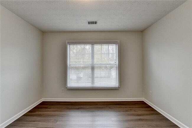 Building Photo - 6670 Island Pointe Dr