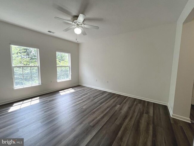 Building Photo - Beautiful 2 bedroom 2 baths condo in the gated community of Chestnut Point.