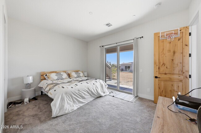 Building Photo - 6896 E Lomas Verdes Dr