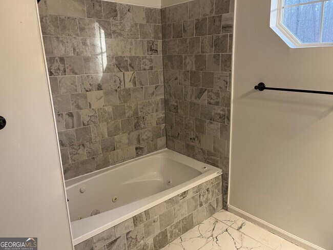 Building Photo - 507 Lakeshore Dr