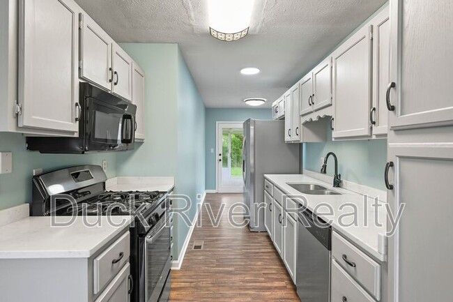 Building Photo - 1712 University Dr