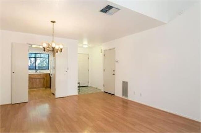 Building Photo - Great 2 bedroom, 1.5 bath in South Davis f...