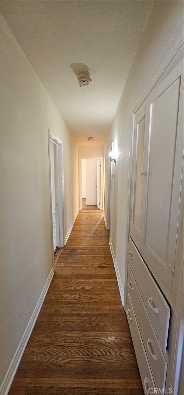 Building Photo - 717 W San Marino Ave