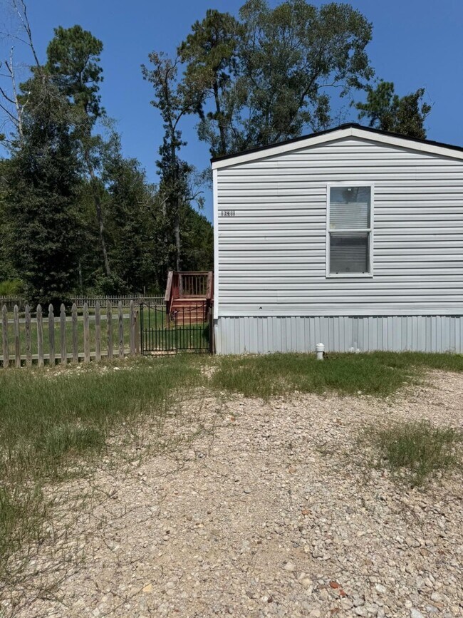 Building Photo - 16311 Crockett Martin Ests Dr
