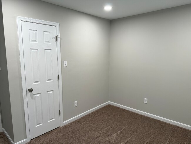 Building Photo - 2429 Crowncrest Dr