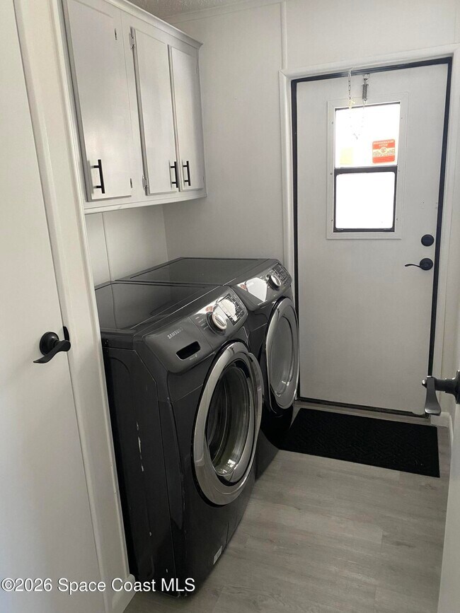 Building Photo - 1925 Sago Palm St NE