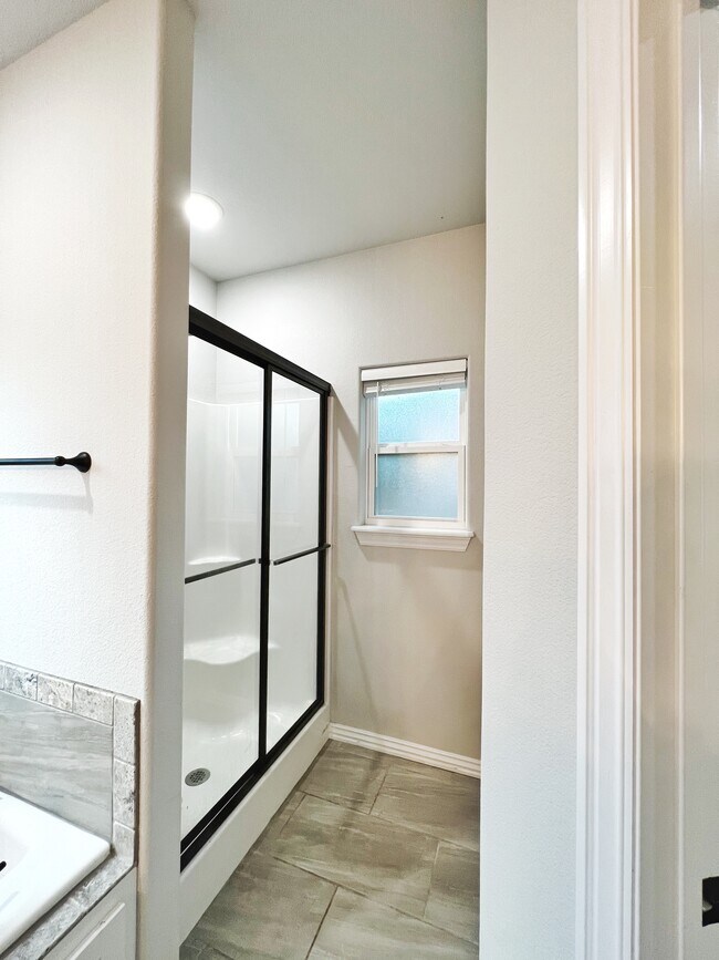 Building Photo - 327 W Kinniburgh Dr