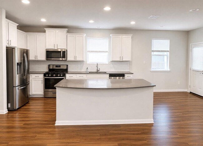 Building Photo - 3200 College Park Dr