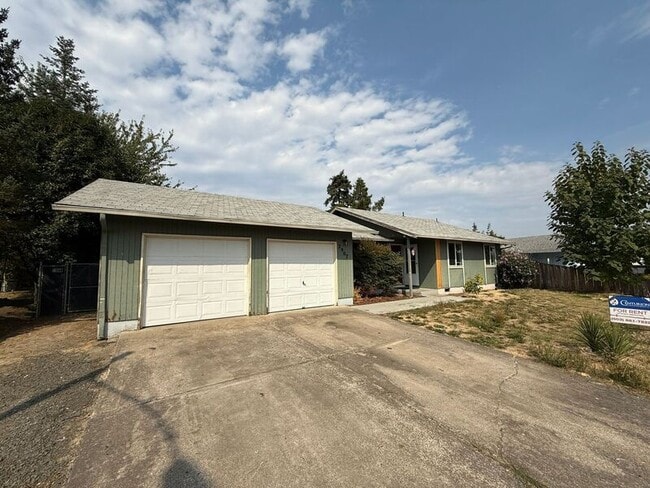 Building Photo - 2907 Moraga Ave SE