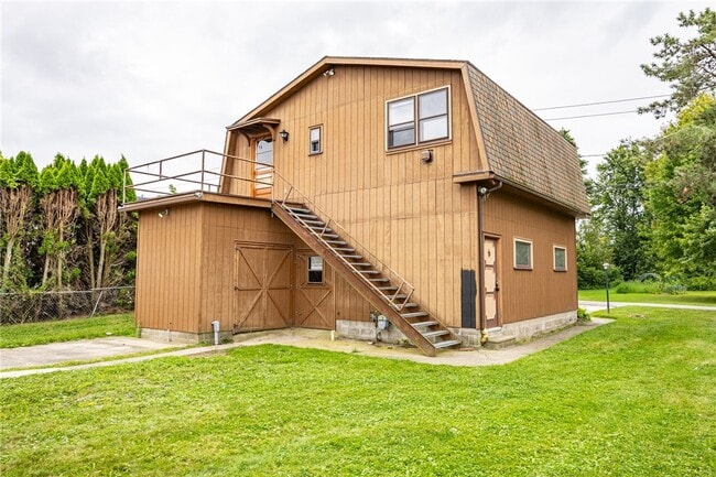 Building Photo - 200 Lakeshore Dr